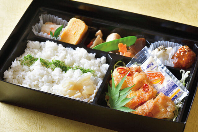 チキン南蛮の幕の内弁当〜花（はな）〜