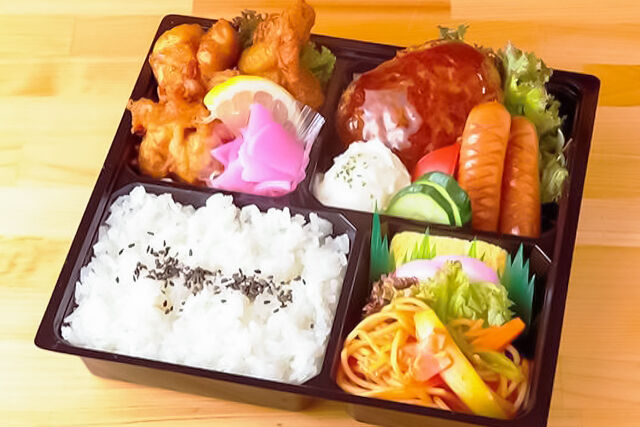 唐揚げとハンバーグ弁当