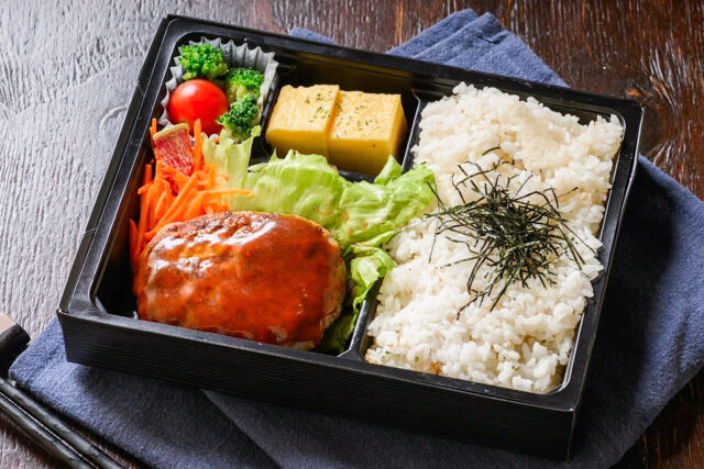 ハンバーグと海苔塩ご飯弁当