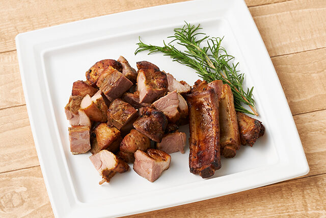 絶品！骨付きスペアリブ