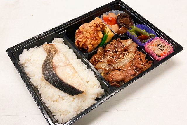 鮭と生姜焼きの幕の内