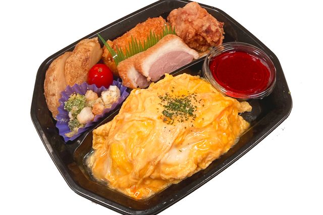 トマトオムライスプレート（カニクリームコロッケ）