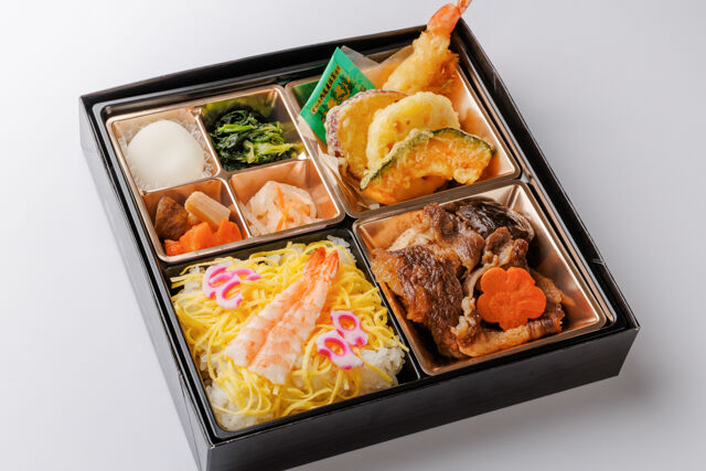 海老ちらしと最高級A5ランク黒毛和牛すき焼きと天ぷらと出汁の幕の内御膳