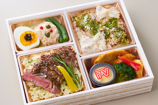 ステーキのリゾピラフ＆ハンバーグ ポルチーニクリーム煮込み