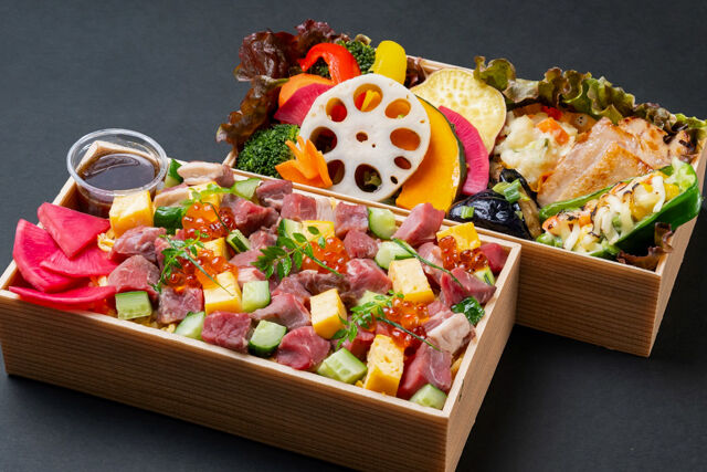 お肉の玉手箱！贅沢肉ばらちらし弁当