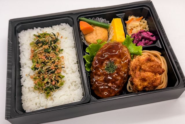 特製鶏から揚げとハンバーグの御膳