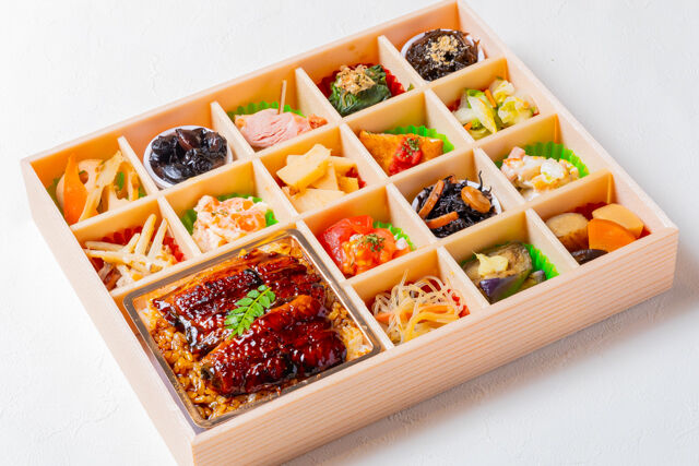 鰻重と彩り錦御膳