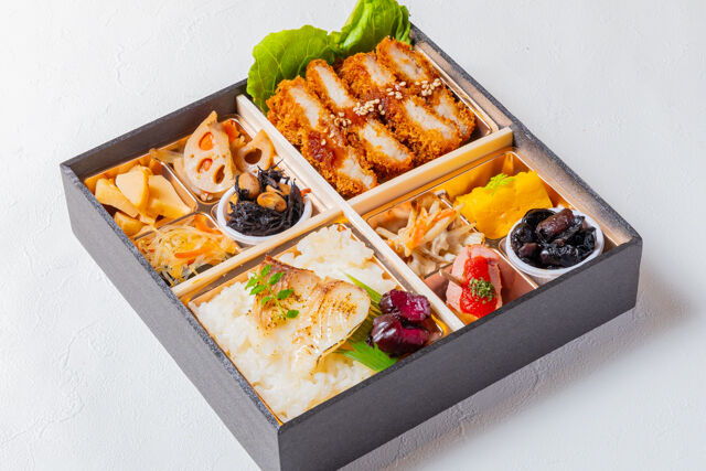 季節の副菜 鯛めしとトンカツ和膳