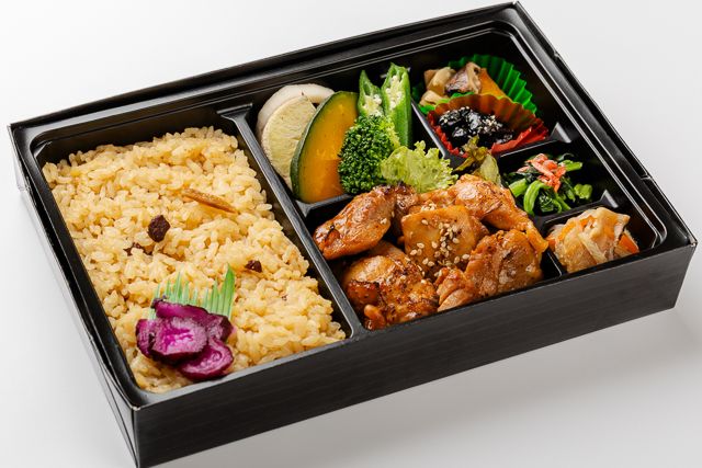 四季の炊込み御飯とグリルチキン御膳