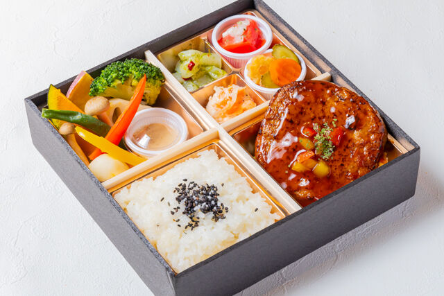 季節の副菜白ごはんとハンバーグ洋膳