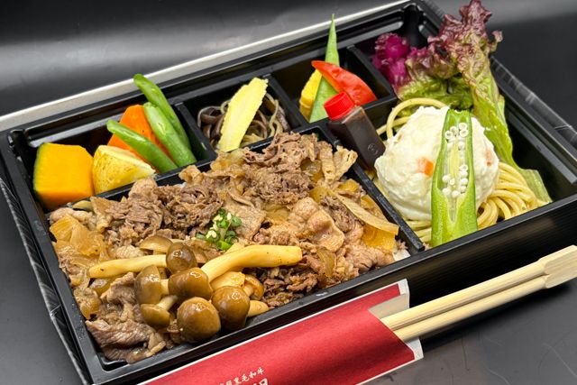 【秋限定】松茸香る黒毛和牛・ロース・茸入焼肉弁当【No.13】