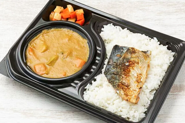 大人気冬瓜カレー＆鯖塩焼き