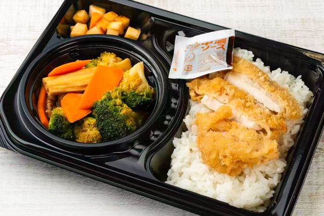 大満足 中華腐竹ブロッコリー炒め＆豚トンテキカツ