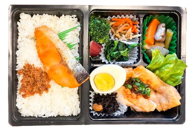 鮭の塩焼きとグリルチキン弁当