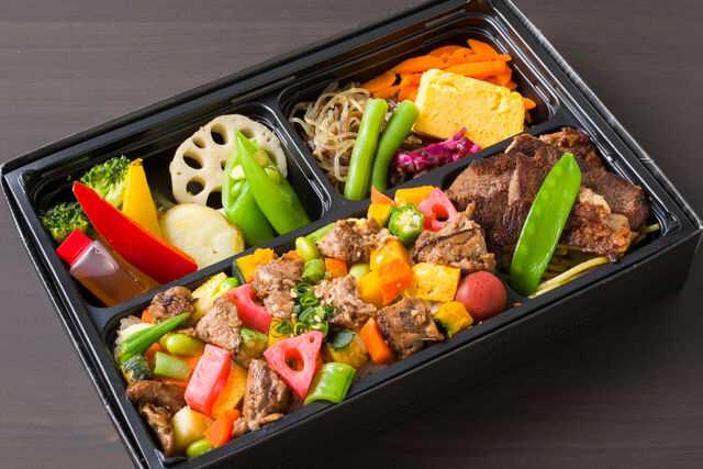 ゴロゴロ牛タンと彩野菜のちらし＆厚切りタン塩焼肉弁当デラックス