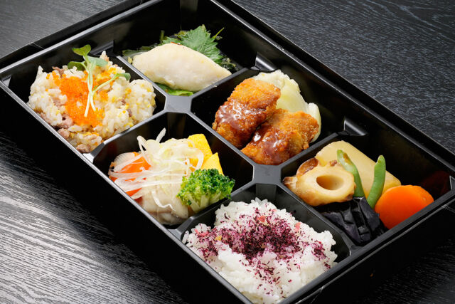 三元豚のロースカツと肉散らし御膳