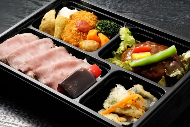 自家製煮込みハンバーグと和牛ローストビーフ丼