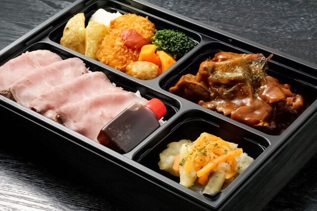 和牛すじ肉のデミグラス煮込みと和牛ローストビーフ丼