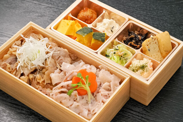 特選牛カルビ炙り焼きと梅豚しゃぶ重御膳