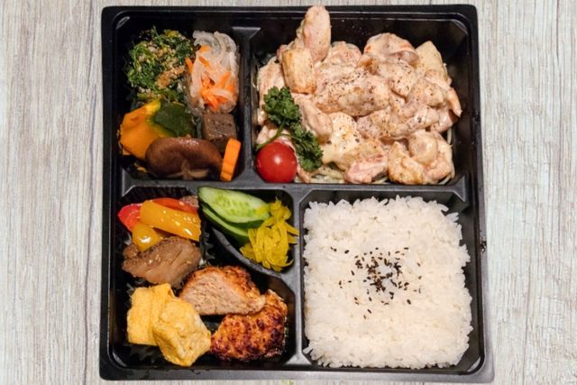 焼き鳥屋さんのとりまよ弁当