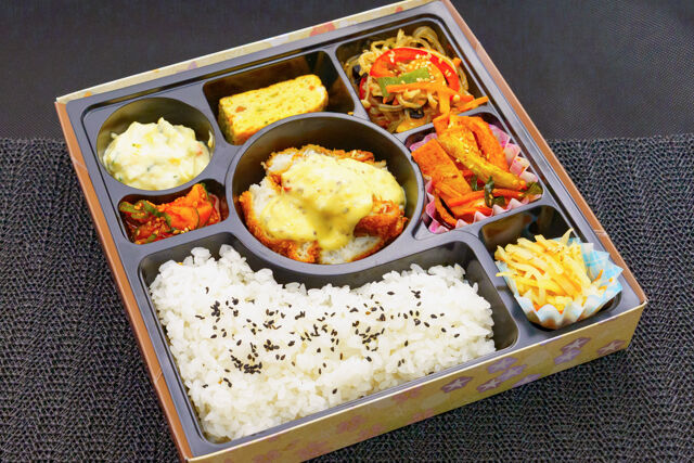 センソンカツ（韓国風白身魚フライ）弁当