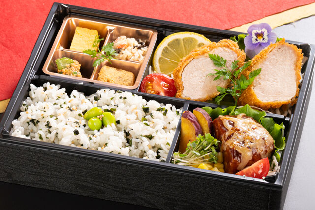 希～手仕込みヒレカツとチーズハンバーグ～（わかめご飯）