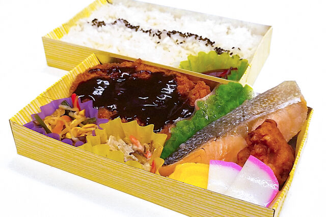 とんかつ名古屋みそソース×鮭の塩焼き弁当