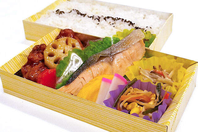 鶏と野菜の黒酢餡かけ×鮭の塩焼き弁当