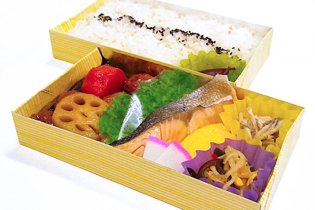 鮭の塩焼き×肉団子と野菜の黒酢餡かけ弁当
