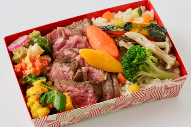 ヒレステーキと季節のピラフ