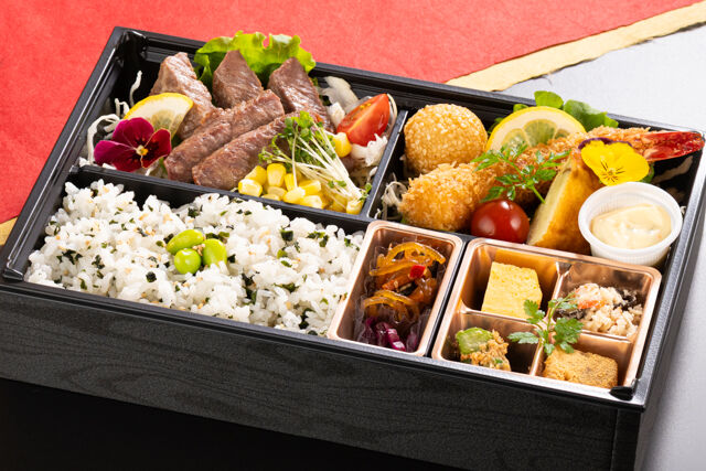 琴～手仕込みエビフライと特製牛ステーキ～（わかめご飯）