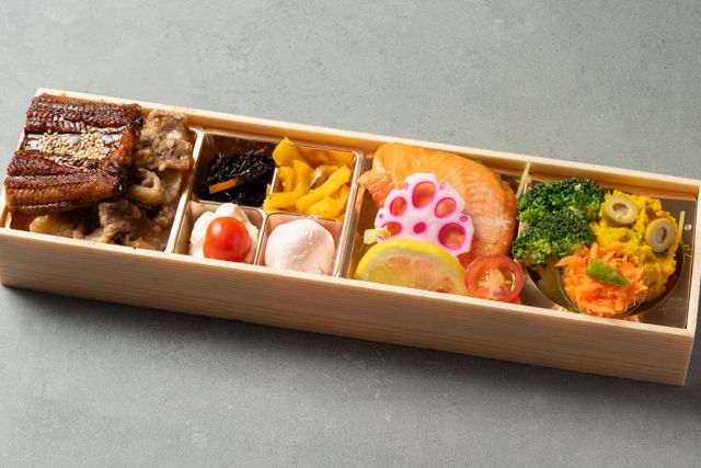 贅沢和彩膳・鰻の蒲焼と牛カルビの旨ダレ焼と麹漬け紅鮭焼膳