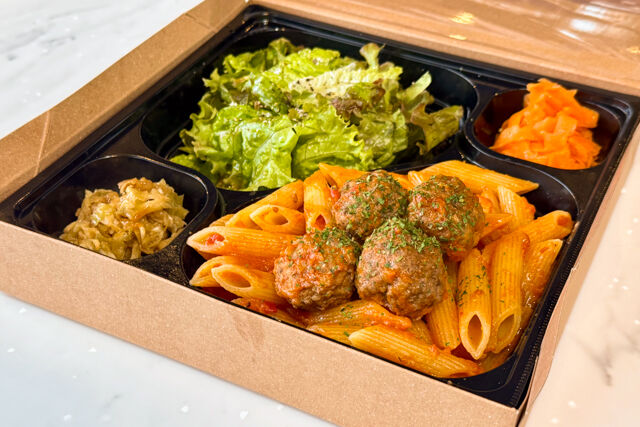 トマトソースのミートボールショートパスタ弁当