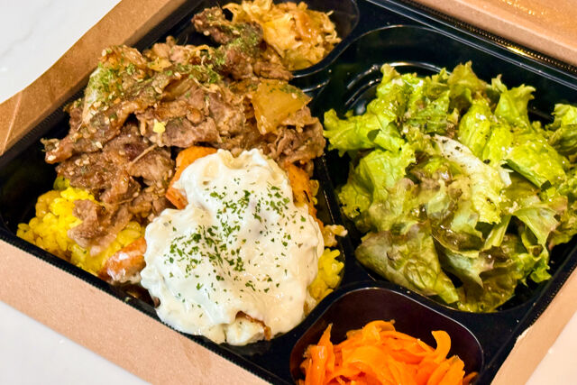 クリスピーフライドチキンとジンジャービーフの相盛りセット弁当