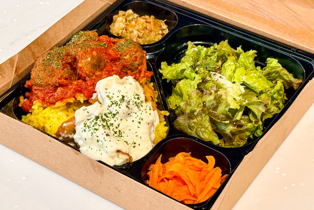 クリスピーフライドチキンとトマトミートボールの相盛りセット弁当