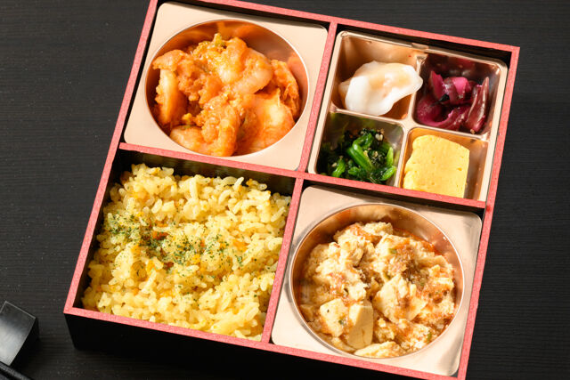麻婆豆腐とエビチリの炒飯弁当