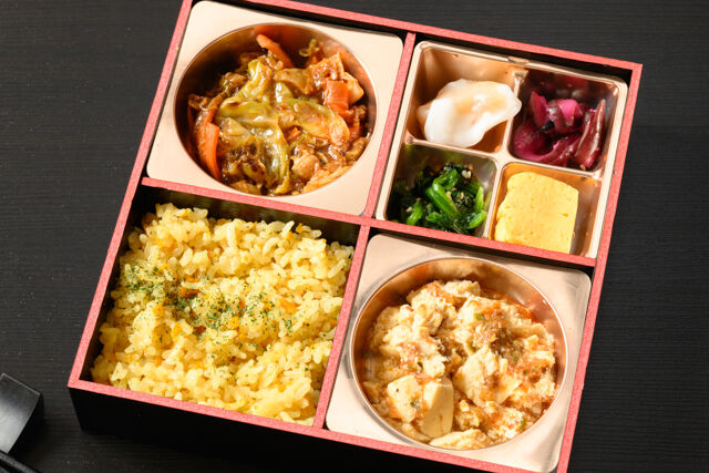 麻婆豆腐と回鍋肉の炒飯弁当