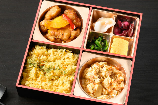 麻婆豆腐と青椒肉絲の炒飯弁当