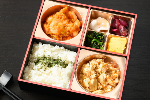 麻婆豆腐とエビチリ弁当