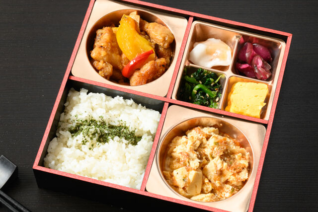 麻婆豆腐と青椒肉絲弁当
