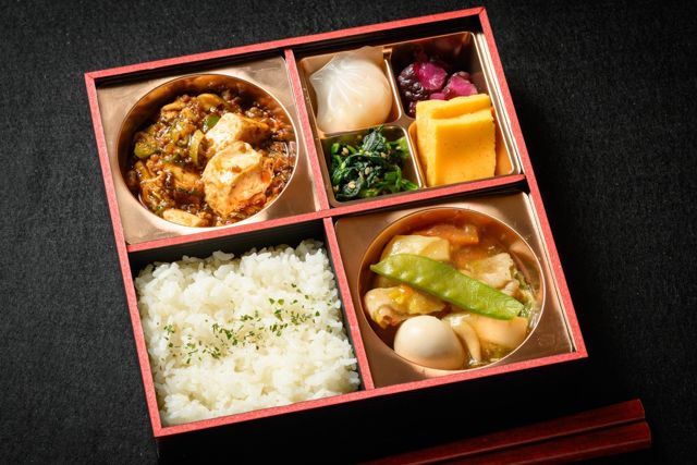 八宝菜と麻婆豆腐弁当