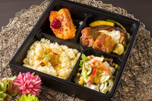 薫製鴨カツ赤ワインソース＆フレンチトースト弁当