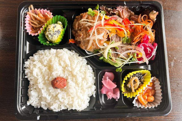 ビストロデリスのリブアイステーキ・牛肉100％ハンバーグ抱き合わせ弁当