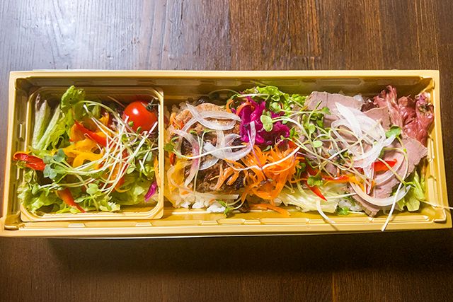 ビストロデリスの旨菜ローストビーフ・牛肉100％ハンバーグ抱き合わせ重