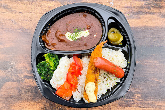 【飲む牛スジ煮込みハヤシ 人気No.2】プリっとエビフライと自家製タルタルソース