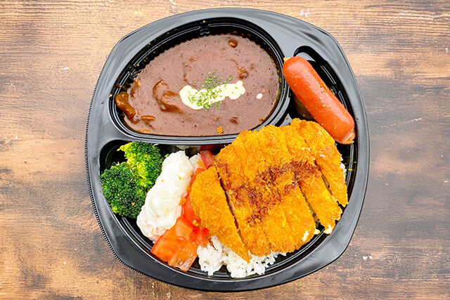 【飲む牛スジ煮込みハヤシ】やわらかチキンカツ