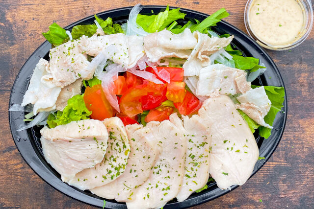 【サラダとチキンプレート】低温調理チキンと豚しゃぶサラダ