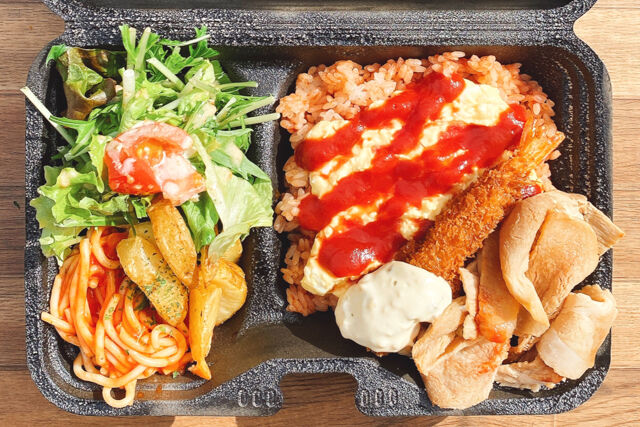 【大人のお子様ランチ】とろとろ卵のオムライス×エビフライタルタルソース添え×生姜焼き