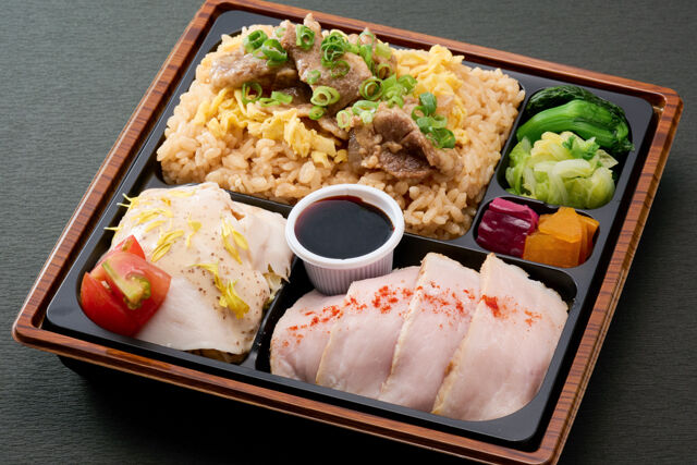 牛焼肉ビビンバとバンバンジーサラダ弁当