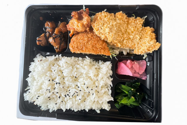 ボリュームヒレカツ＆コロッケ弁当（焼き鳥）